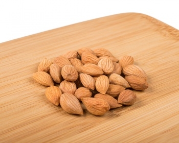 Абрикосовая косточка 500 гр Абрикосовая косточка 500 гр